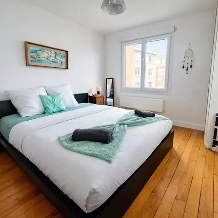 Maison Face A La Avec La A 50 M & Parking Prive *