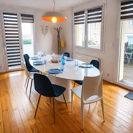 Maison Face A La Avec La A 50 M & Parking Prive *