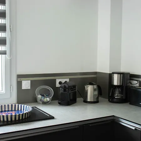 Maison Face A La Avec La A 50 M & Parking Prive Vakantiehuis *