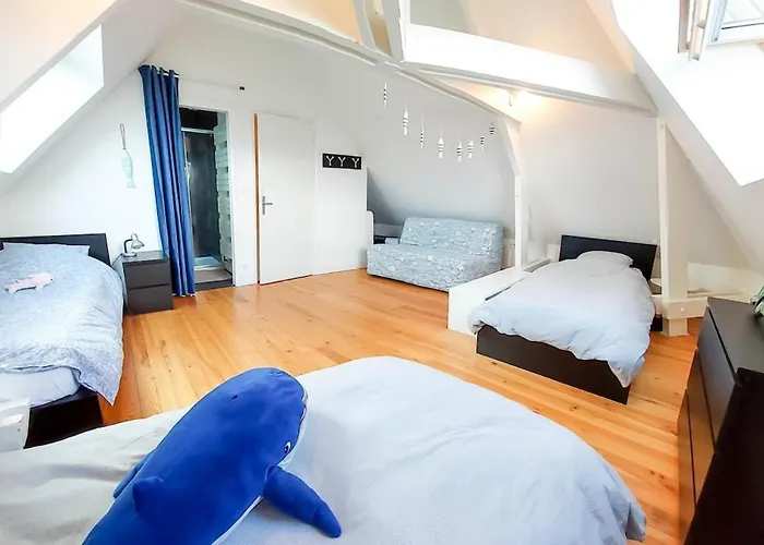 Maison Face A La Avec La A 50 M & Parking Prive *