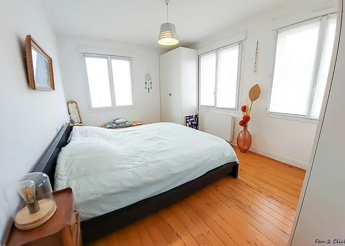 Maison Face A La Avec La A 50 M & Parking Prive *